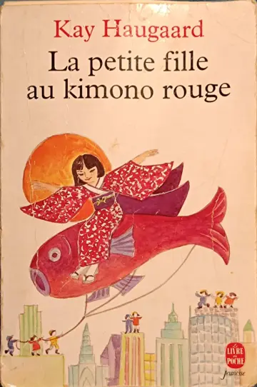 La petite fille au kimono rouge