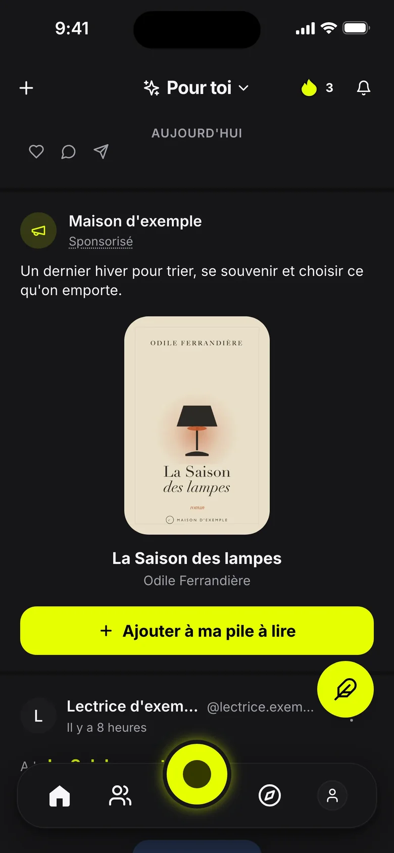 Carte dans le fil : la couverture du livre, le nom de l'annonceur et la mention Sponsorisé, entre deux publications de lecteurs (aperçu avec des données d'exemple)